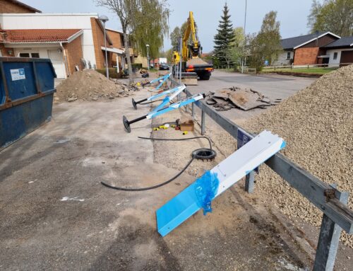 Bravida i Växjö har installerat laddare till elbilar som förankrades med Greenpipe 1Base och adapter med 60 stolpe.